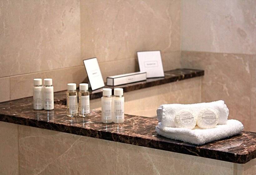 Номер Deluxe, The Falcon Hotel