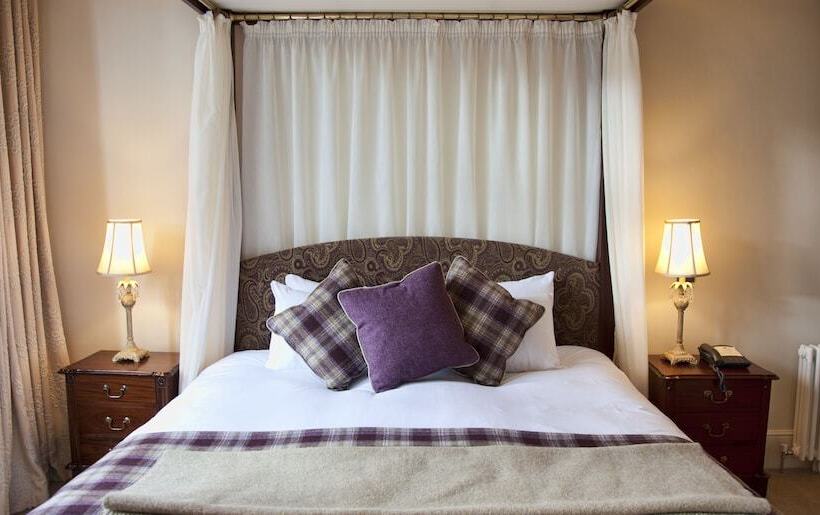 Номер Superior, The Falcon Hotel