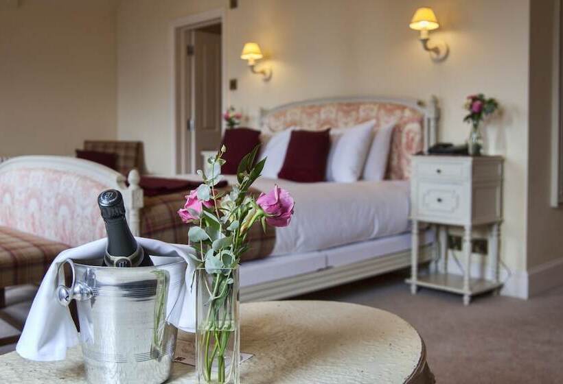 Номер Superior, The Falcon Hotel