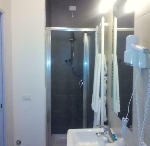 חדר סטנדרט לשלושה עם מרפסת, B&b Valle Gio