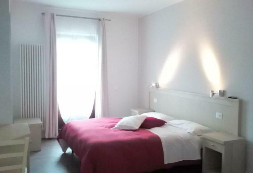 חדר סטנדרט לשלושה עם מרפסת, B&b Valle Gio