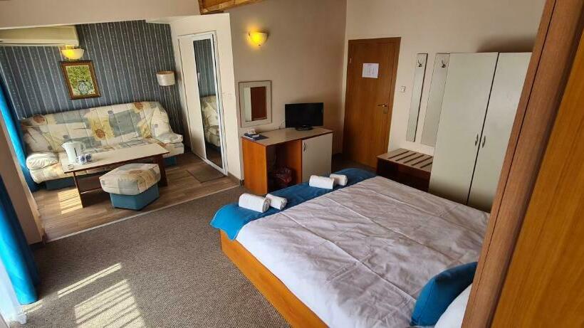 غرفة عائلية مطلّة علي البحر, Mirana Family