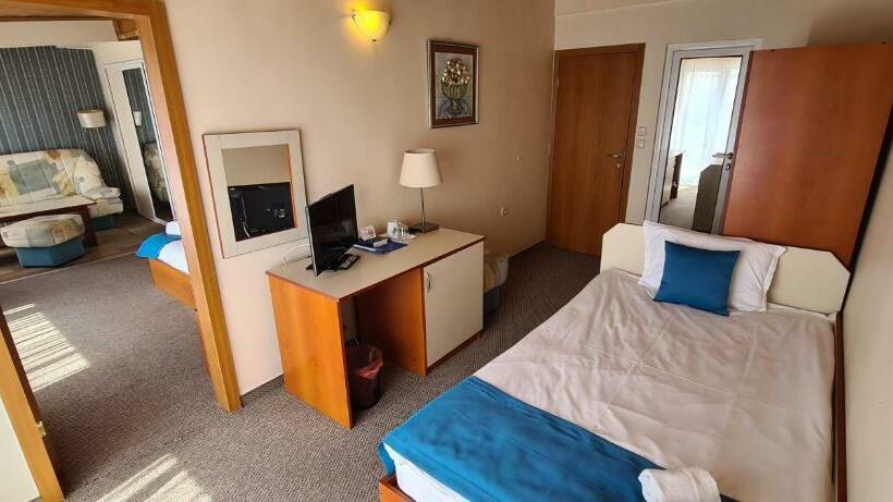 غرفة عائلية مطلّة علي البحر, Mirana Family