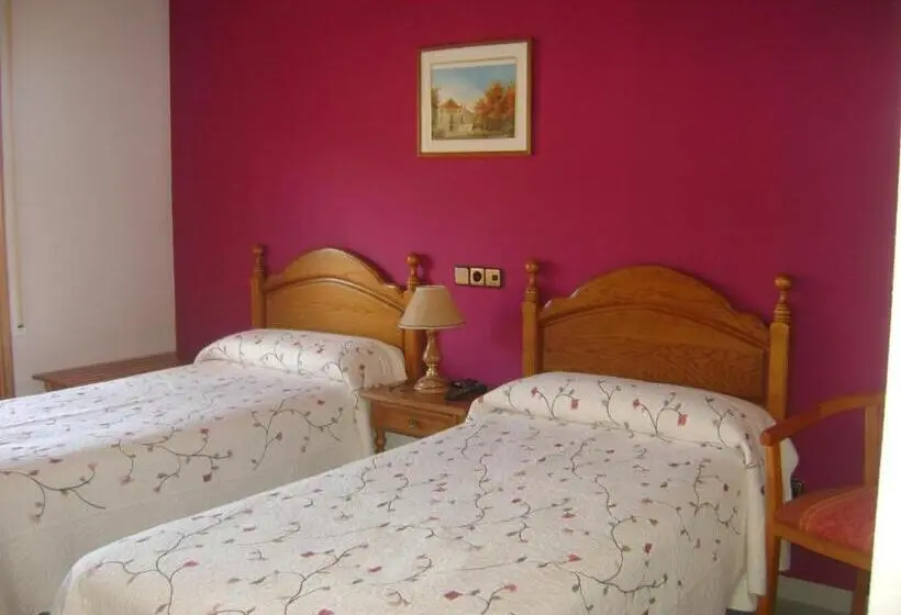 اتاق استاندارد, Hostal Pirineos Ainsa