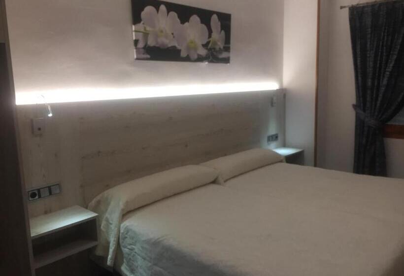 장애인을 위한 스탠다드 룸, Hostal Pirineos Ainsa