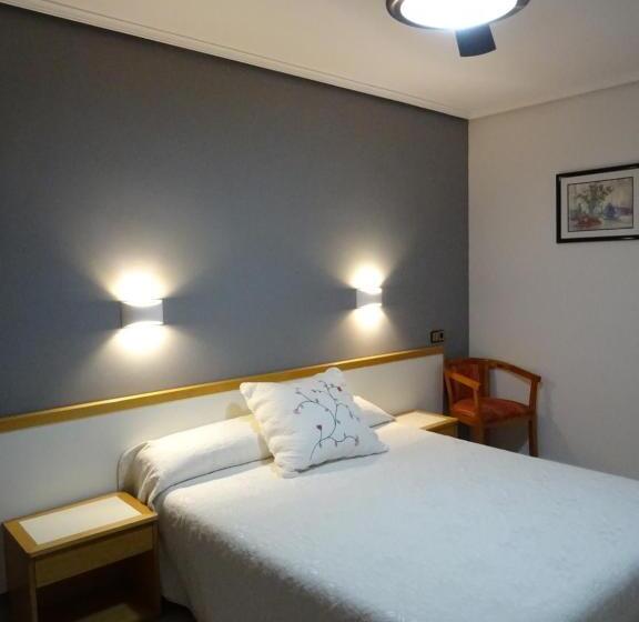 标准间带双人床, Hostal Pirineos Ainsa
