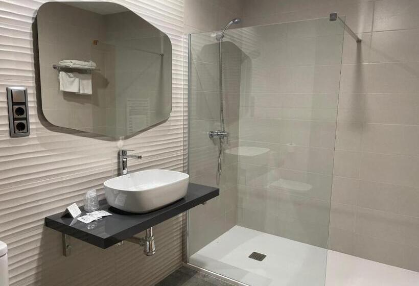디럭스 룸 킹사이즈 침대, Hostal Pirineos Ainsa