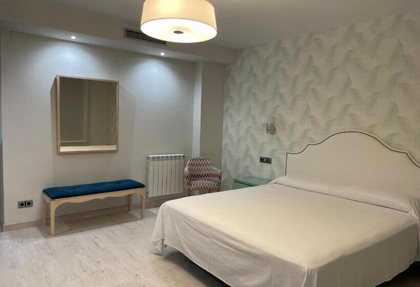 带大床的高级房间, Hostal Pirineos Ainsa