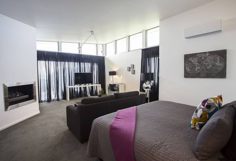 סוויטה, Starhaven Retreat