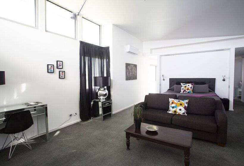 סוויטה, Starhaven Retreat