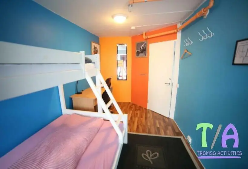 اتاق استاندارد با سرویس بهداشتی مشترک, Tromso Activities Hostel