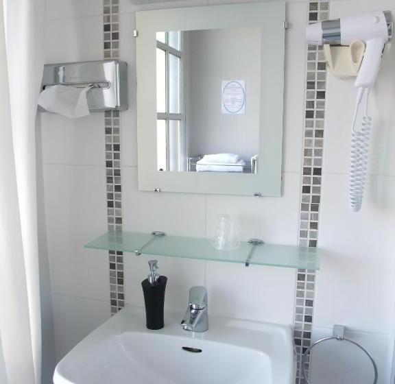 Номер Стандарт Трехместный, Hôtel Des Biches