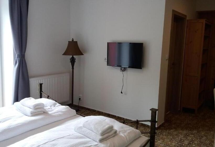 四人标准间, Bouczech