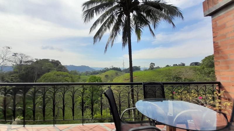 家庭间, La Manola Finca