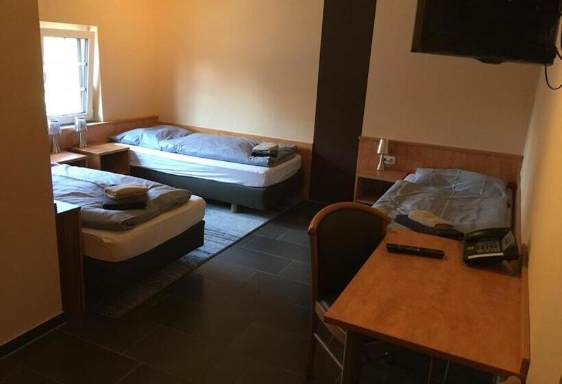 スタンダードトリプルルーム, Anno Brechtorf