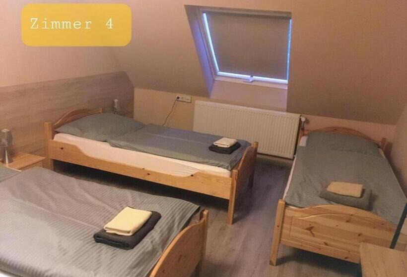 スタンダードトリプルルーム, Anno Brechtorf