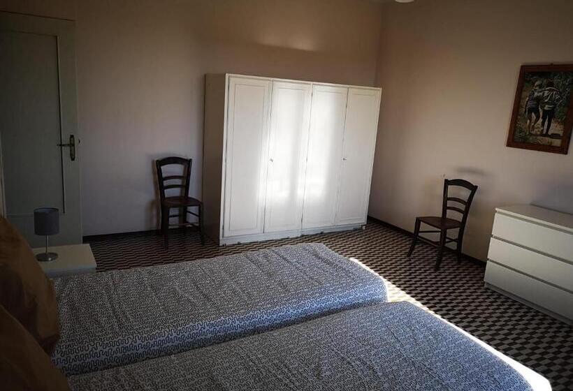 غرفة قياسية فردية, B&b De Carol