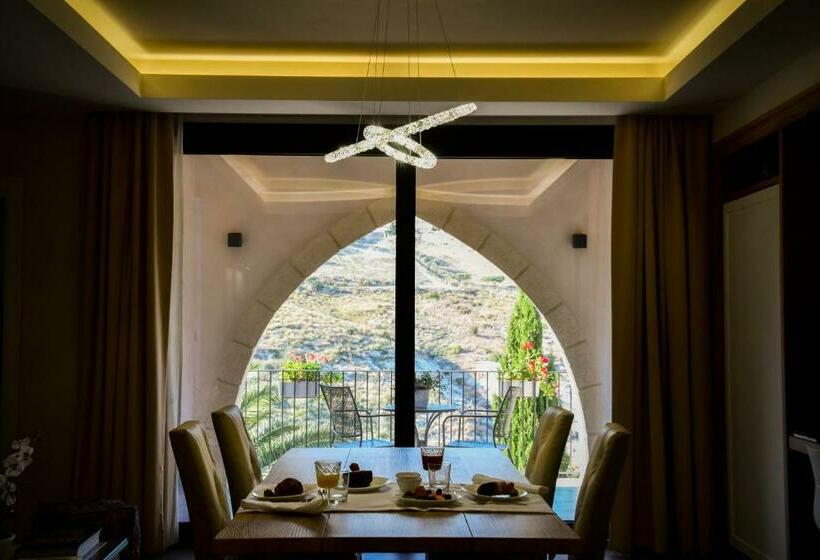 سوییت سوپریور, Kete Deluxe Rooms