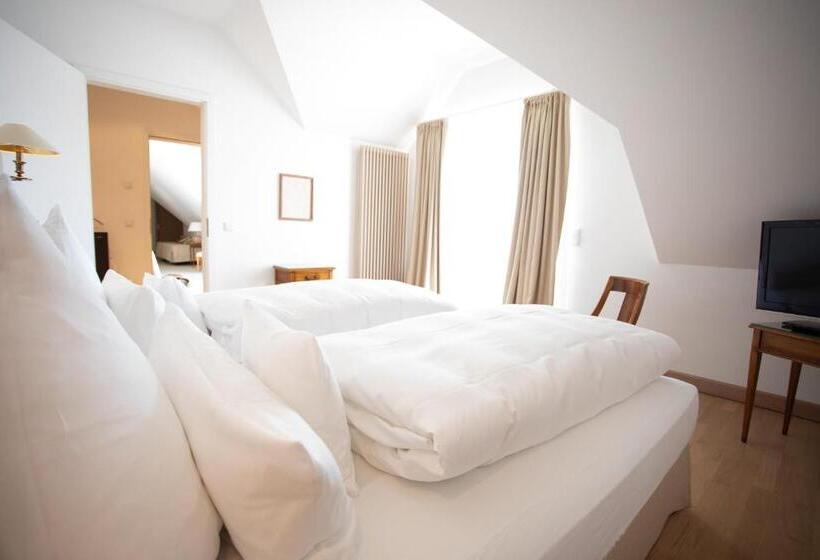 סוויטה עם מרפסת, Restaurant Krone