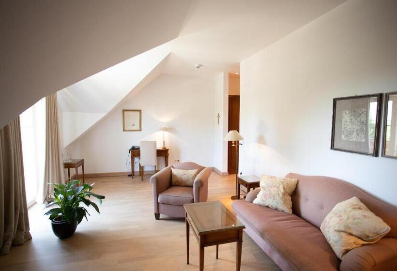 סוויטה עם מרפסת, Restaurant Krone