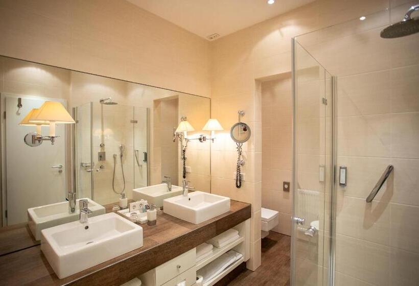 סוויטת ג'וניור דלוקס, Restaurant Krone