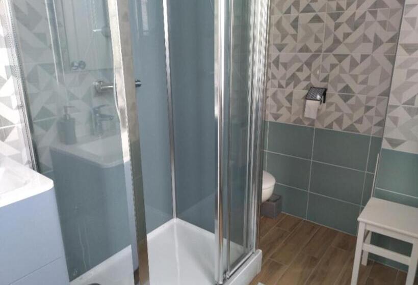 家庭间, La Maison De La Fontaine, Le Beny Bocage