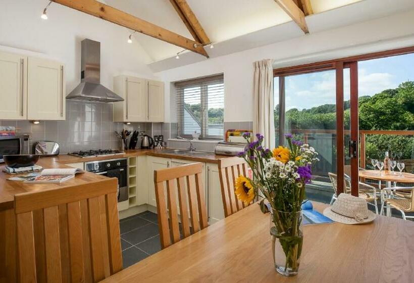 2间卧室的房子, The Valley