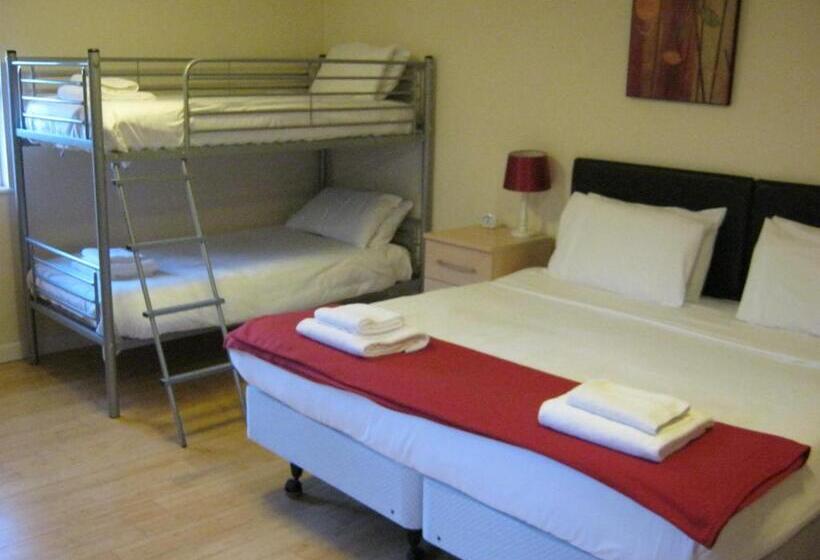 패밀리 룸, The Ship Inn