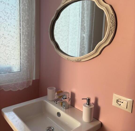 豪华三人间, B&b L Officina Dei Sogni