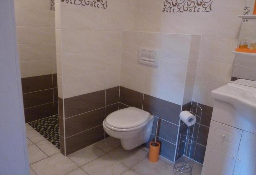 Четырехместный Номер Стандарт, Le Logis Du Livier