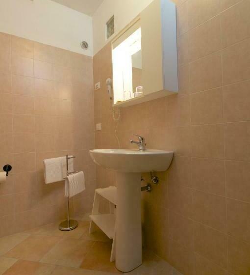 스탠다드 룸, Madonna Del Carmine