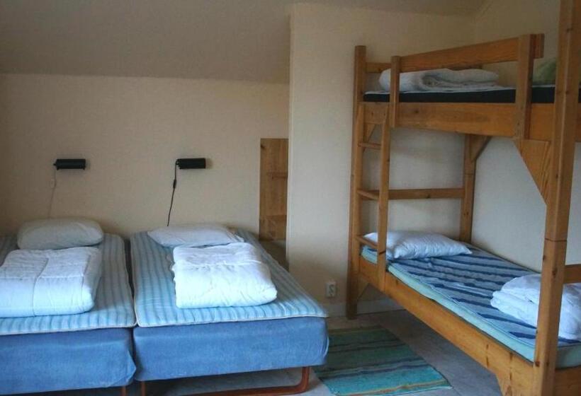 חדר סטנדרטי לארבעה עם חדר אמבטיה משותף, Fegens Vandrarhem