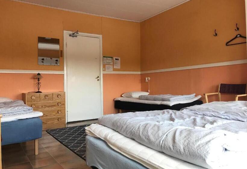 חדר סטנדרטי לארבעה עם חדר אמבטיה משותף, Fegens Vandrarhem