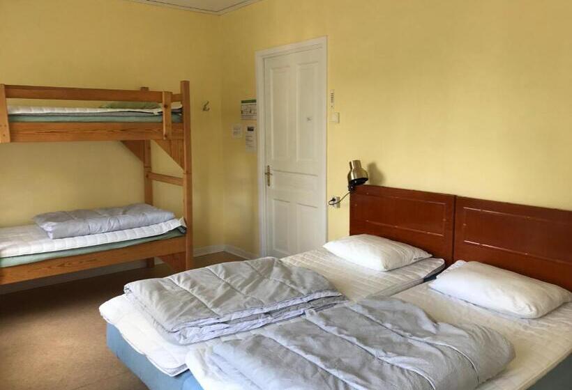 חדר סטנדרטי לארבעה עם חדר אמבטיה משותף, Fegens Vandrarhem