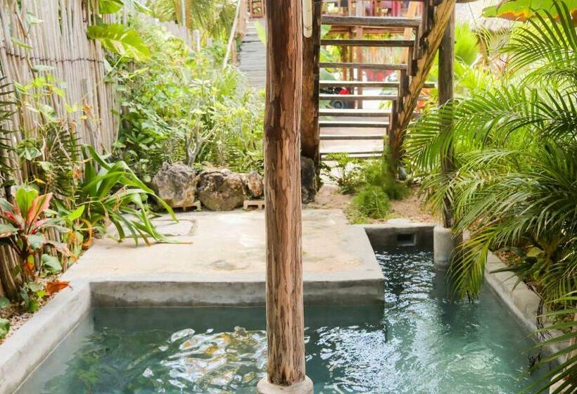 اتاق استاندارد سه تخته با چشم‌انداز باغ, Casa Mate Beachfront Cabañas El Cuyo