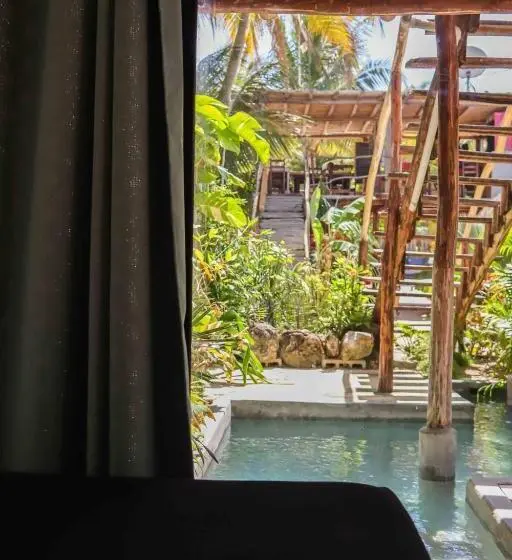 庭の見えるスタンダードトリプルルーム, Casa Mate Beachfront Cabañas El Cuyo