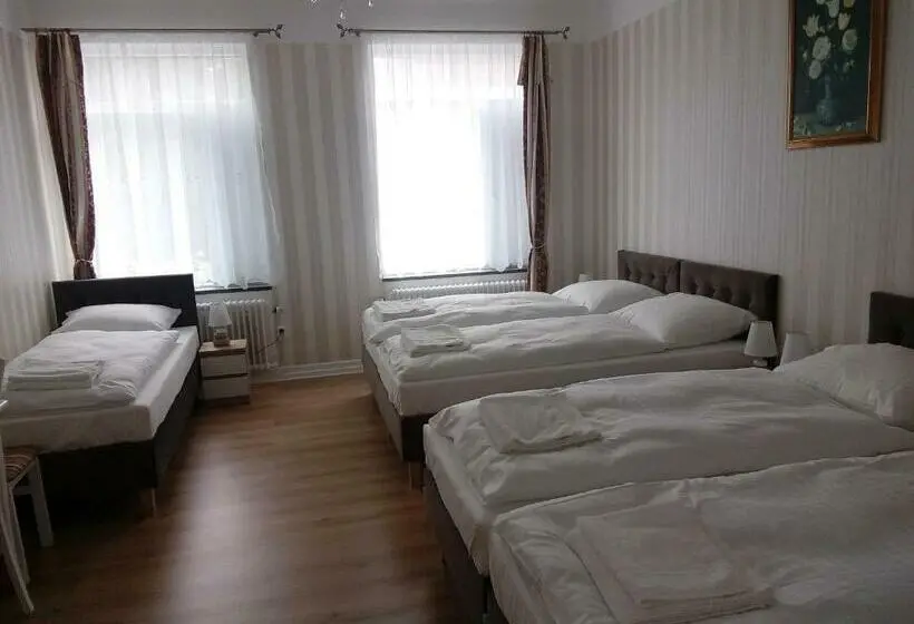 Cameră Familiar cu Baie în Comun, Liahof