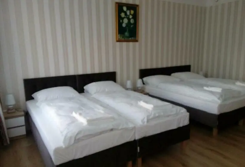 Cameră Familiar cu Baie în Comun, Liahof