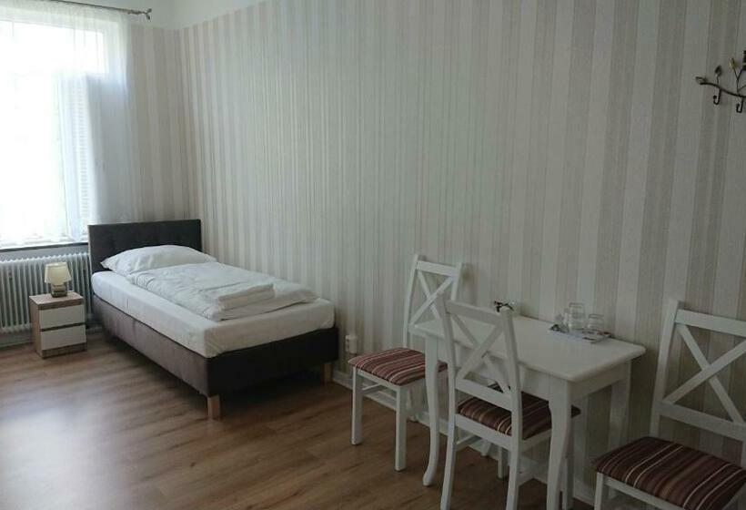 חדר משפחתי חדר אמבטיה משותף, Liahof