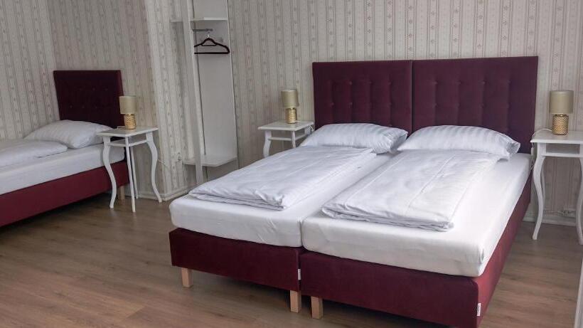 חדר קומפורט לשלושה, Liahof