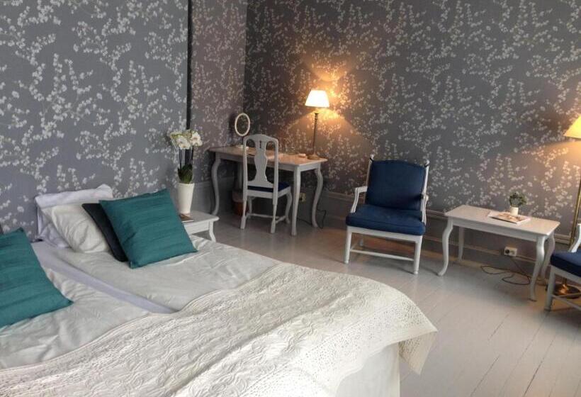 Номер Стандарт Вид на Озеро, Rimforsa Strand