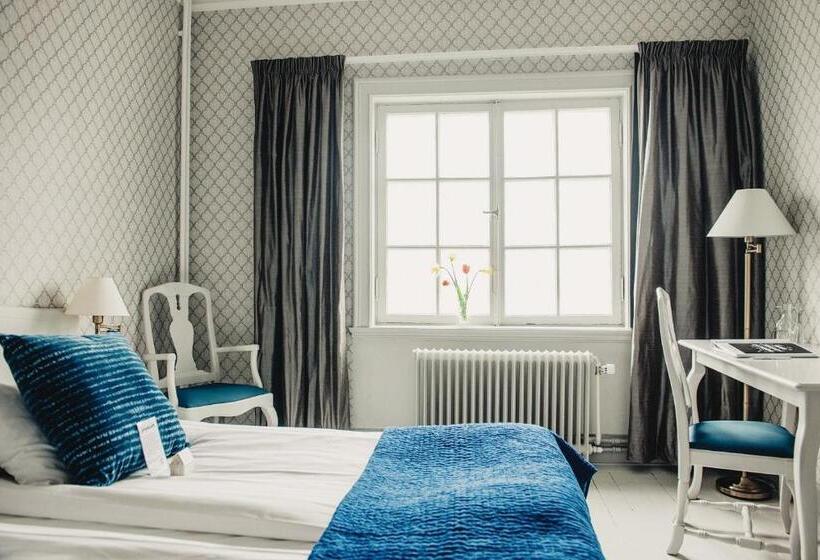 Номер Стандарт Вид на Озеро, Rimforsa Strand