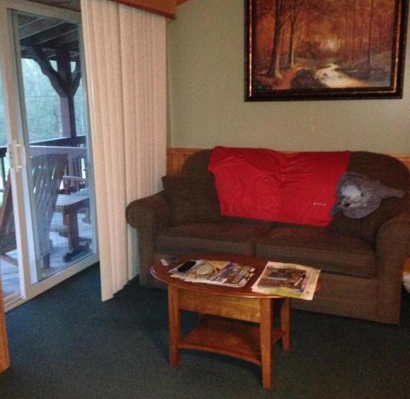 Люкс, Rough Cut Lodge