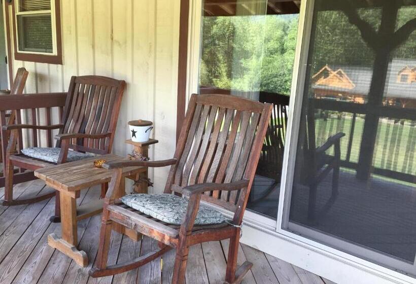 Люкс, Rough Cut Lodge