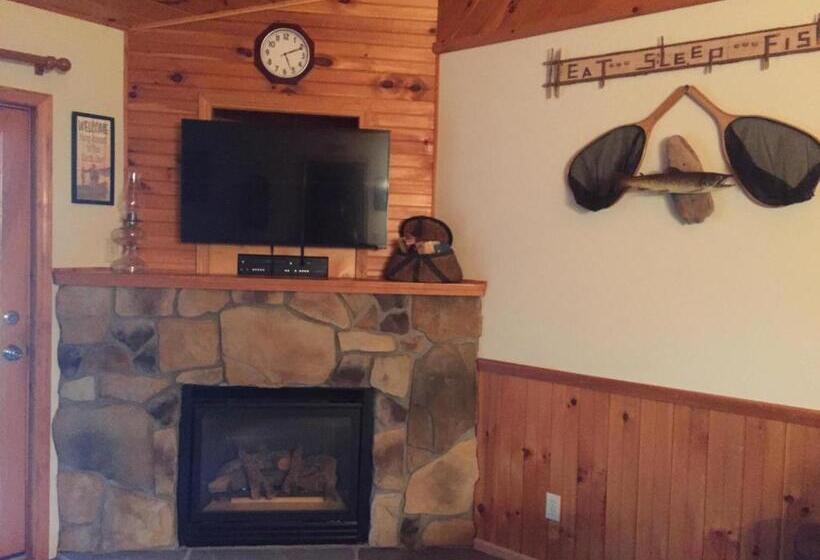 Хижина, Rough Cut Lodge