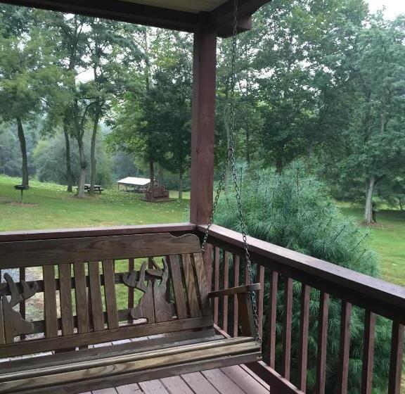 Хижина, Rough Cut Lodge