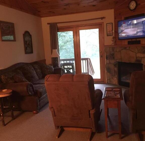 Хижина, Rough Cut Lodge