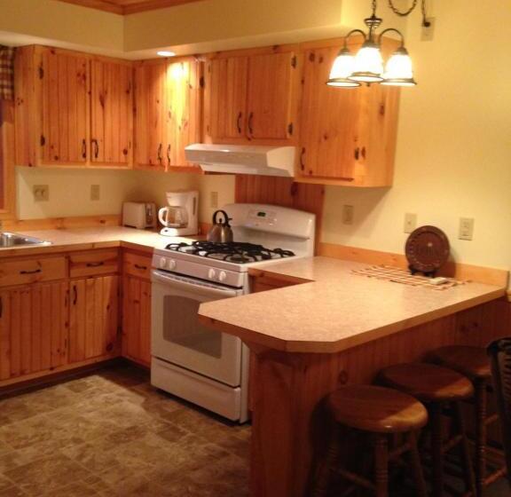 Люкс, Rough Cut Lodge