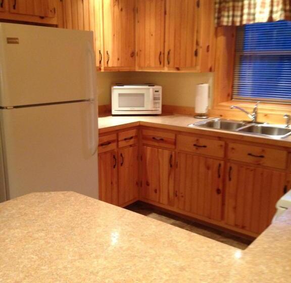 Люкс, Rough Cut Lodge