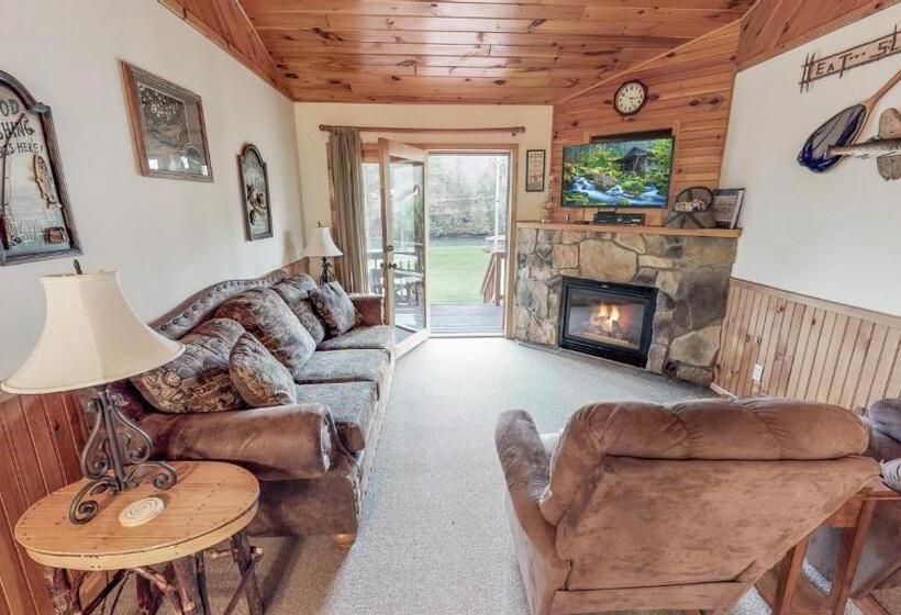 Хижина, Rough Cut Lodge